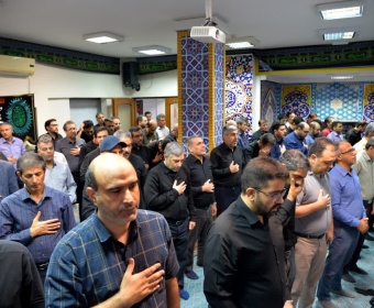 برگزاری مراسم سوگواری حضرت اباعبدالله الحسین (علیه‌السلام) و قرائت زیارت عاشورا در ستاد مشهد