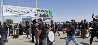 برپایی موکب و پذیرایی از عزاداران حسینی در روز عاشورا همزمان با روز عاشورای حسینی
