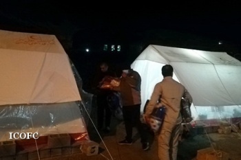 کمک های غیرنقدی نفت و گاز زاگرس جنوبی به زلزله زدگان سی سخت توزیع شد+تصویر